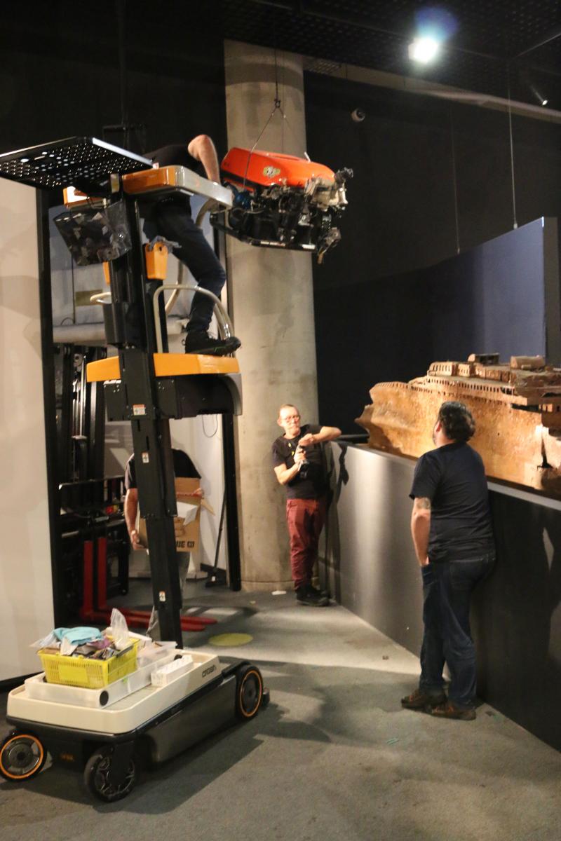 Jeff Fox removing the remotely operated underwater vehicle Snoop from display. Image: Nick Flood.