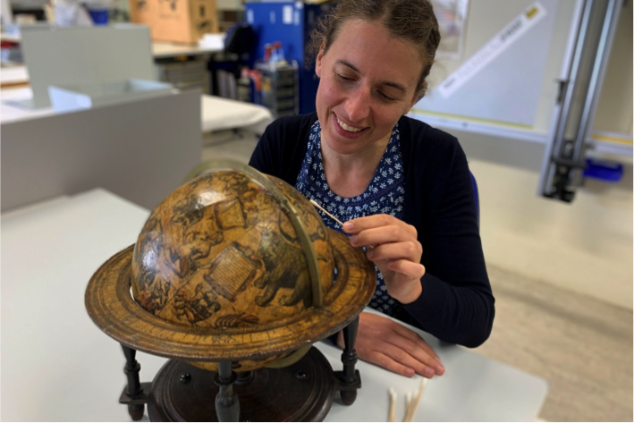 Katie testing the Blaeu globe. Image by L. Ronai.