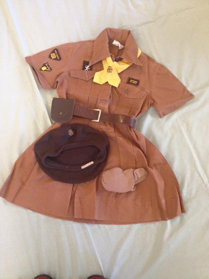 Brownie Uniform early 1960s (Girl Guide Uniform Archive)