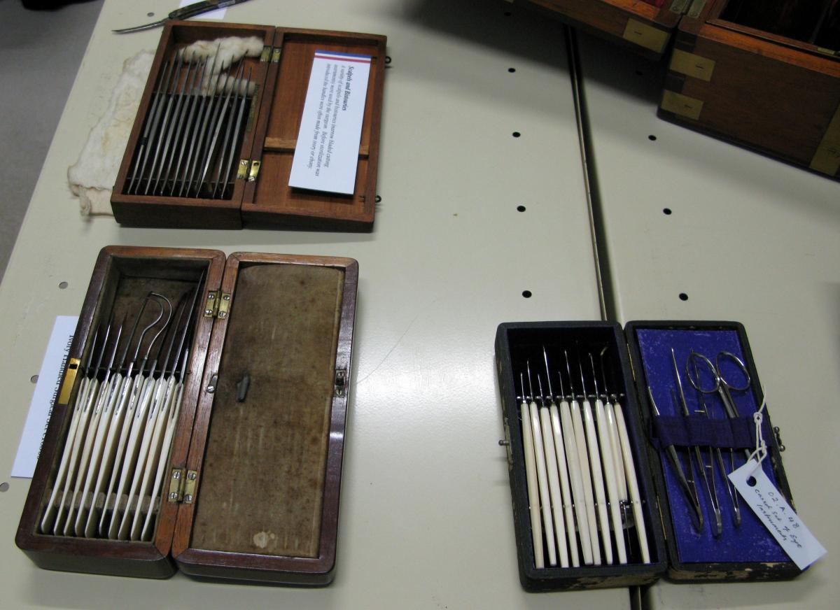 Scalpels and instruments 
