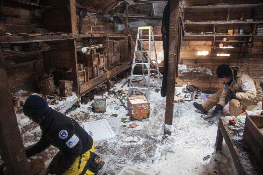 Michelle Berry and Ian Godfrey excavating floor ice in the Main Living Hut (D. Killick 2015) 
