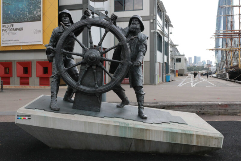 bronze sculpture of windjammers